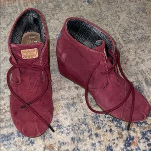Toms Wedge Boots Maroon